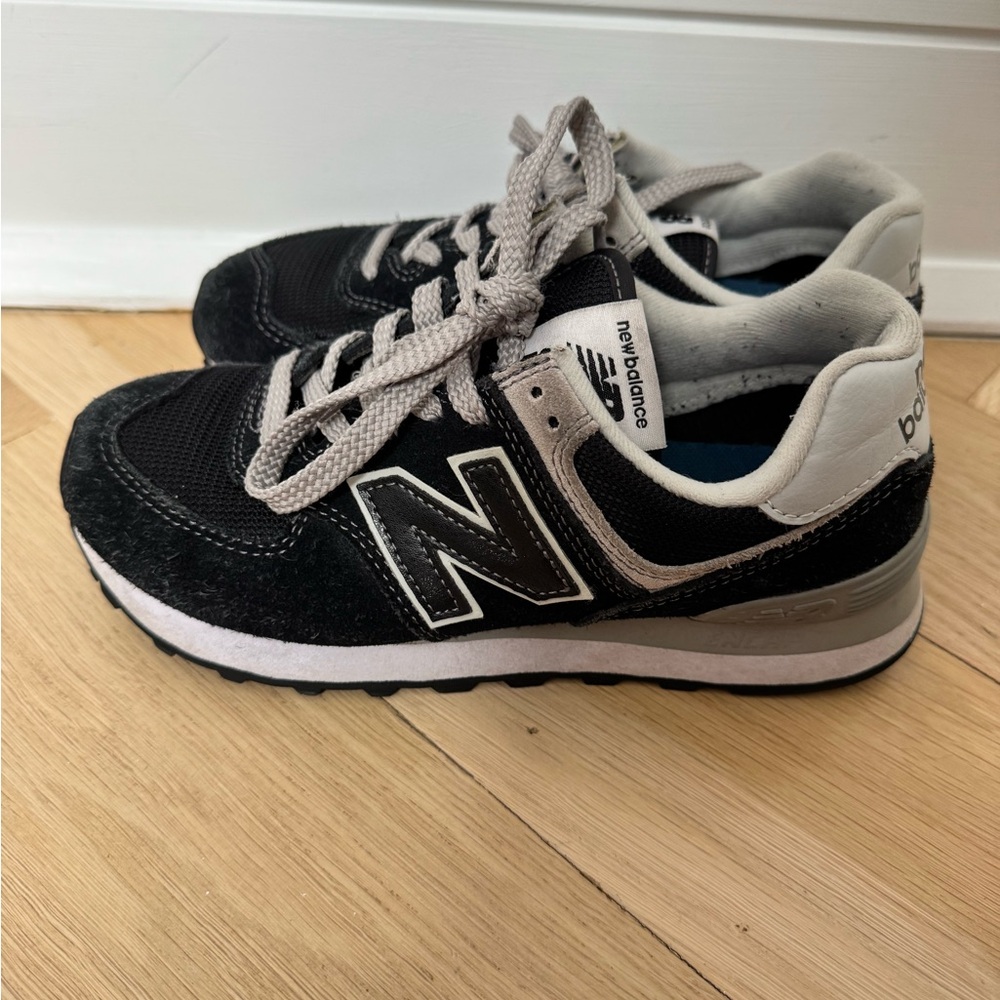 New Balance women’s  5.5 Black and Gray Sneakers comfortable